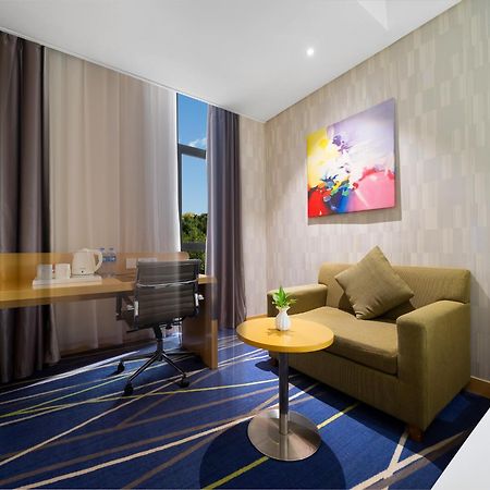 Holiday Inn Express Zhengzhou Airport By Ihg Xinzheng  Екстер'єр фото