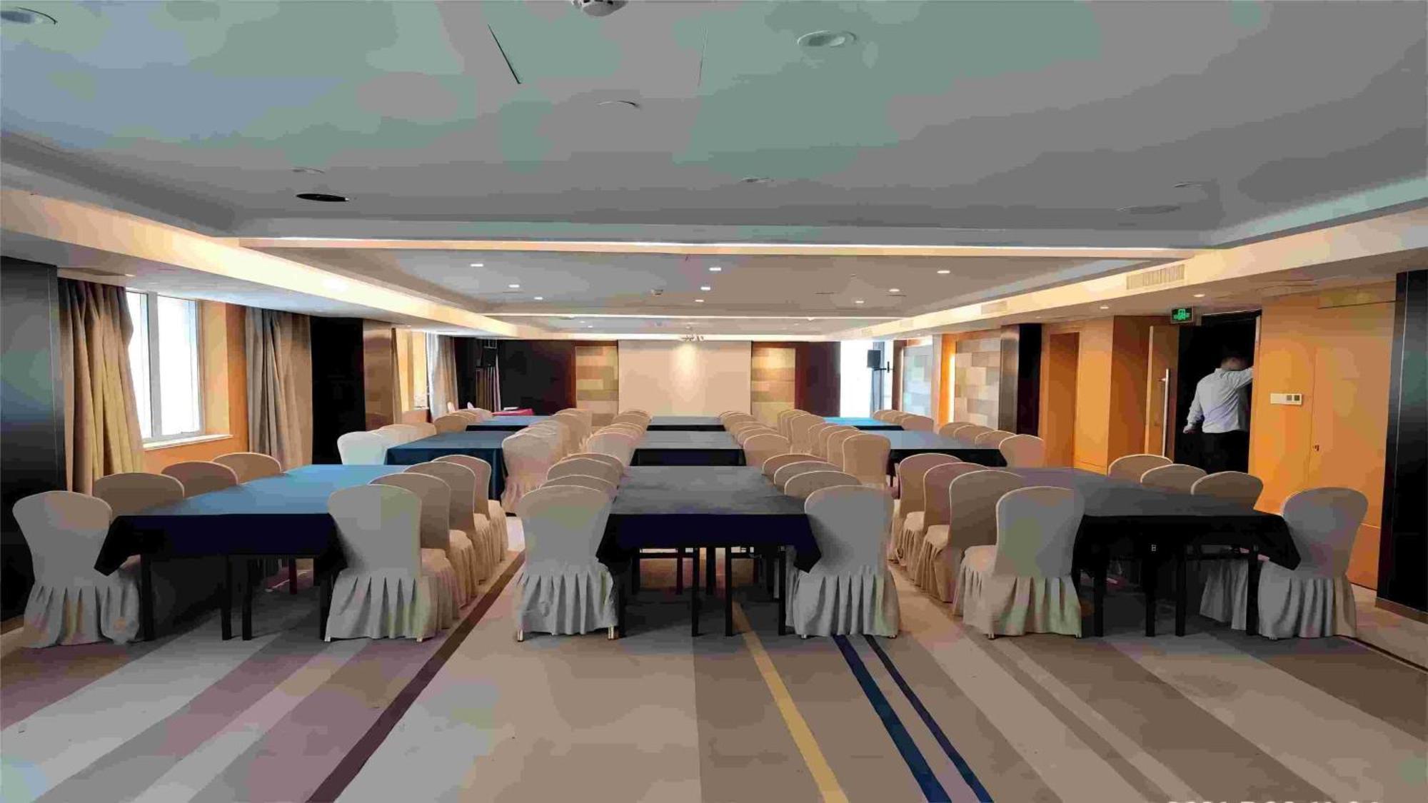Holiday Inn Express Zhengzhou Airport By Ihg Xinzheng  Екстер'єр фото